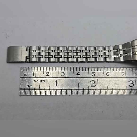 Citizen 1032 R011109 Womens Quartz Watch New Battery Silver Tone Japan Made - Picture 8 of 9